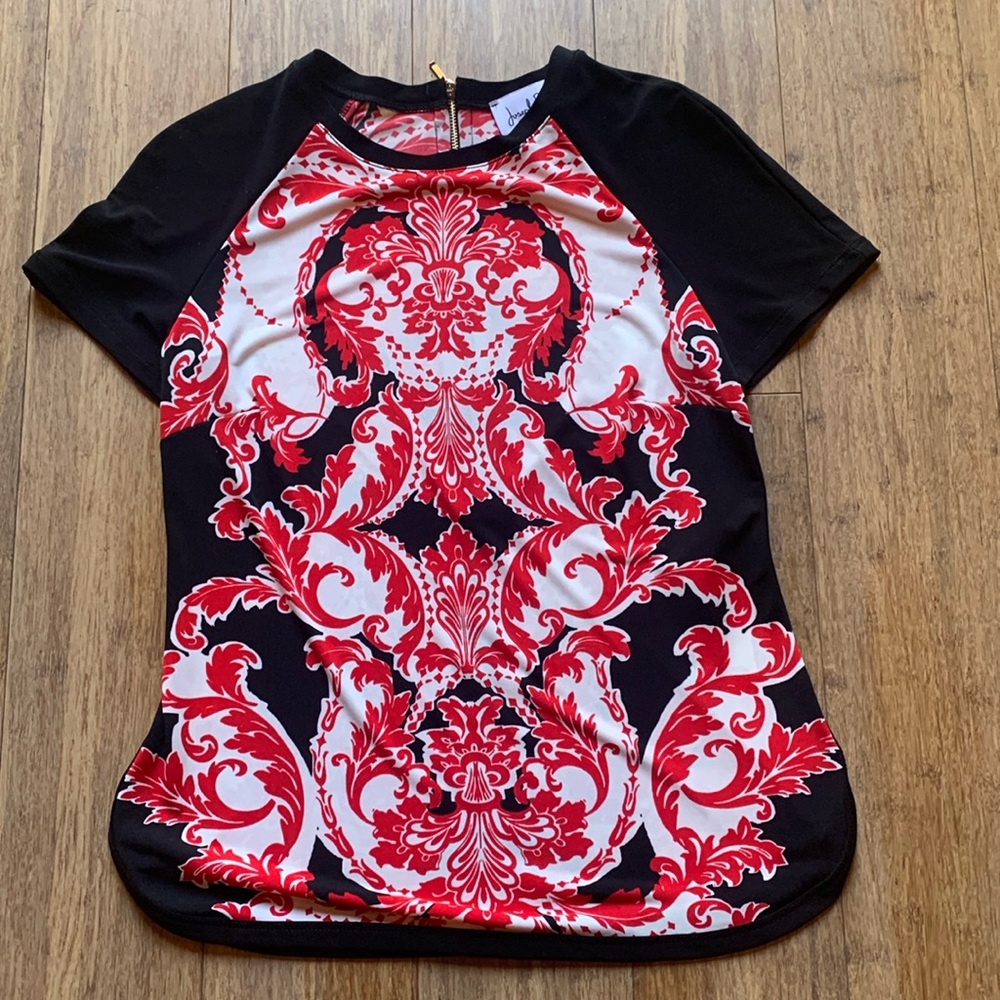 Joseph Ribkoff size 8 with cap sleeves top.